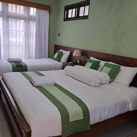 Griya Jene Homestay Syariah Ngabean Exterior foto