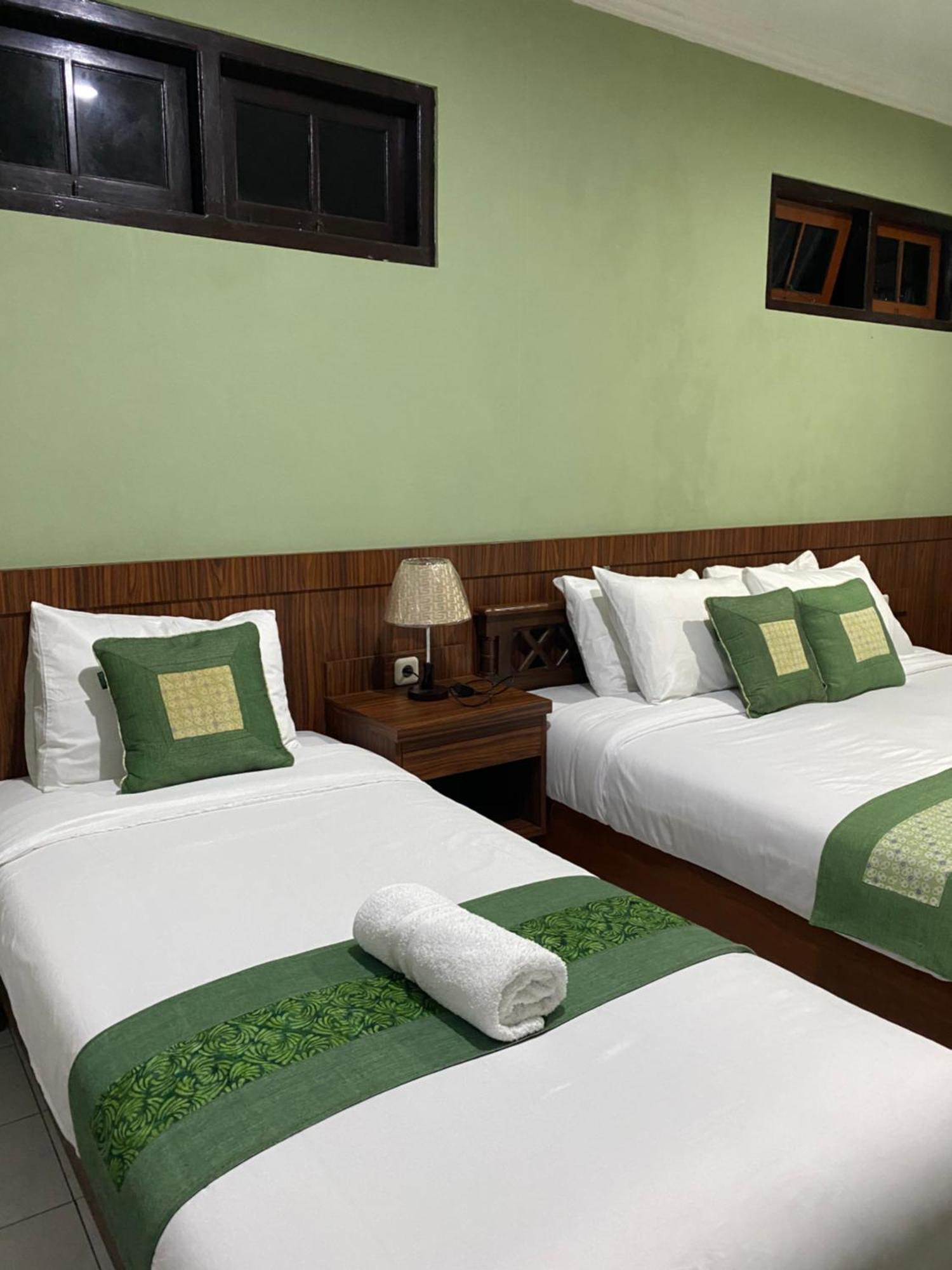 Griya Jene Homestay Syariah Ngabean Exterior foto